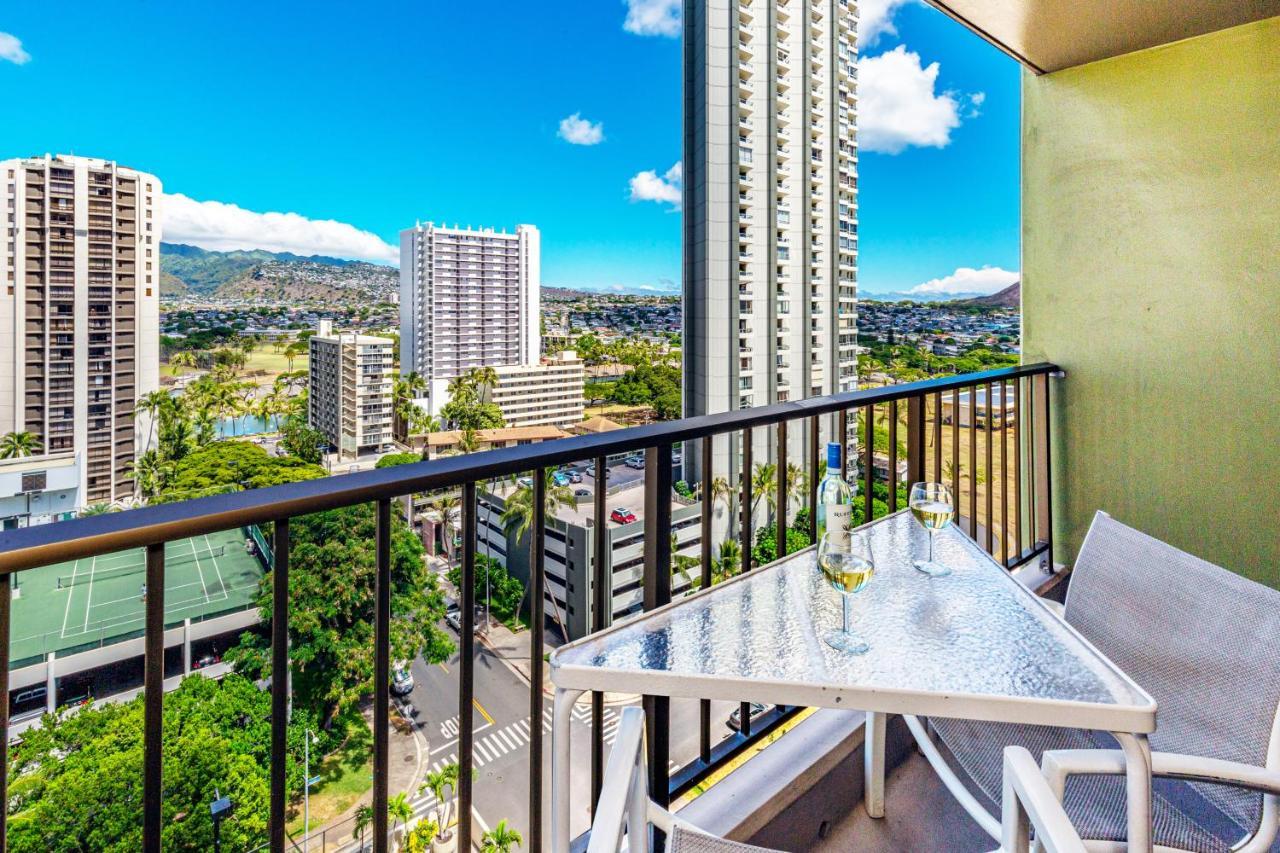 Mountain Views & Steps To Beach - Free Parking! Honolulu Eksteriør billede